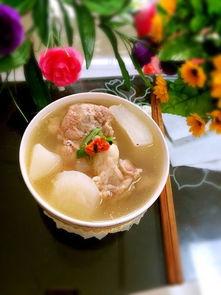 喝大骨头汤吃哈密瓜,大骨头汤搭配哈密瓜的养生之旅