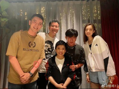 体育男明星吃瓜视频,揭秘场外生活趣味瞬间