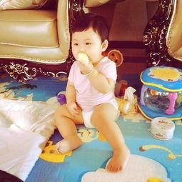 小胖娃吃瓜视频