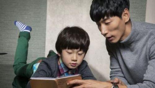 张亮儿子学校吃瓜,揭秘校园生活趣闻