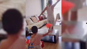 斑马线上吃瓜,吃瓜群众的日常